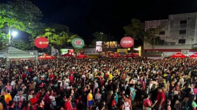 Multidão lota praça José Sarney no 2º Pré-Carnaval em Pinheiro-MA