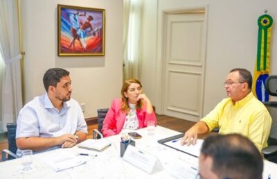 Prefeito de Barreirinhas, Vinicius Vale e a deputada Iracema, são recebidos pelo Governador Carlos Brandão