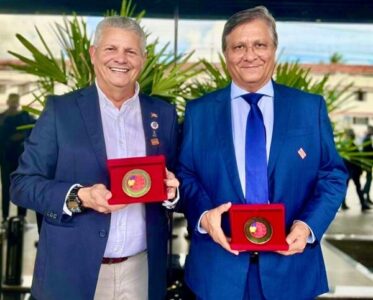 Prefeito Walace Azevedo, esta em Brasília recebendo o “Selo Ouro na educação” para Icatu
