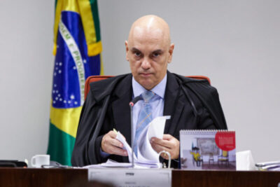 Xandão adverte Bolsonaro, mas escorrega no português ao não diferir ‘mais’ de ‘mas’