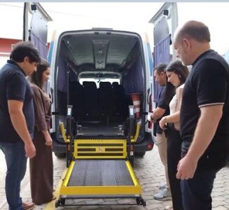 Pinheiro-MA: SEMADS recebe Van 0KM das mãos da senadora Ana Paula Lobato