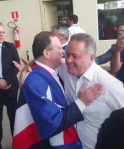 Longe de Dino, Roberto Rocha dá boas vindas a Brandão após receber alta médica…