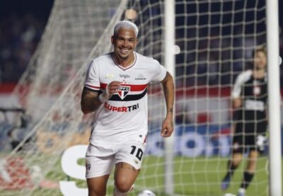 São Paulo vence Corinthians no clássico Majestoso e Santos perde para Mirassol