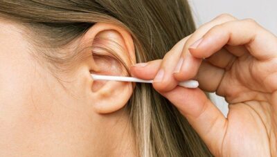 Cuidados básicos com os ouvidos ajudam a prevenir infecções e perda auditiva