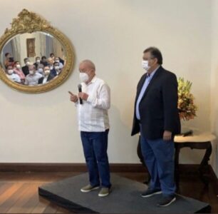 Todo mundo junto num espelho: Cadê o povo governador?