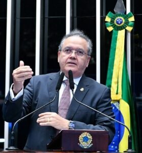 “Intervenção do governo do MA no transporte de ferryboat prejudica usuários”, afirma senador Roberto Rocha