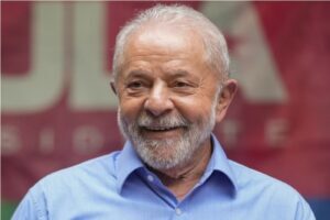 Lula ja admite disputar reeleição