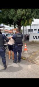 Foragido da Justiça é preso com carro roubado, na Beira-Mar