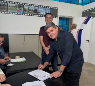 Prefeito de Matinha, Nilton Everton participa da votação da nova Mesa Diretora da FAMEM