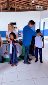 Prefeito Jones Braga Inicia Entrega Gratuita de Fardamentos Escolares na Zona Rural de Nina Rodrigues