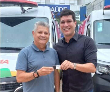Icatu é contemplado com nova ambulância durante encontro de prefeitos e prefeito Walace Azevedo destaca parceria com o Governo do Estado