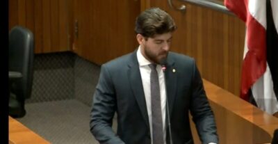Davi Brandão enquadra Othelino Neto em discurso e faz convite para visitarem obras do governo