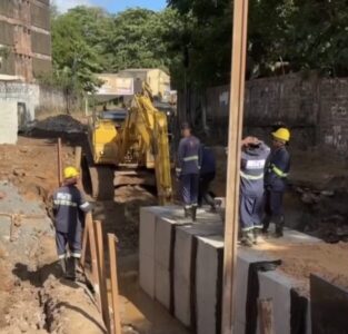 Vereador denuncia que obra da prefeitura no Anil vai jogar alagamentos da avenida para dentro do bairro
