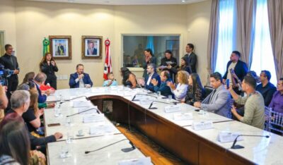 Governo lança Cartão Travessia para ampliar serviço de transporte gratuito a pessoas com deficiência na Grande Ilha