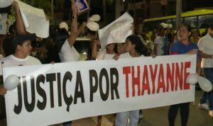 Familiares e amigos realizam protesto após morte de mulher em UPA do São Francisco