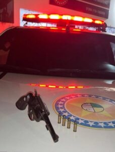 Duas pessoas são presas por porte ilegal de arma de fogo em Turilândia