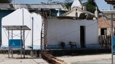 Torre de comunicação cai em cima de igreja em Cururupu