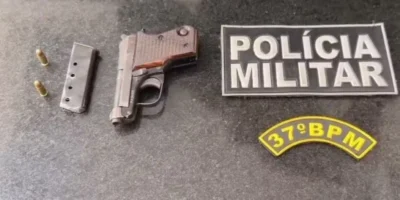 Professora é presa por apontar arma para servidores públicos