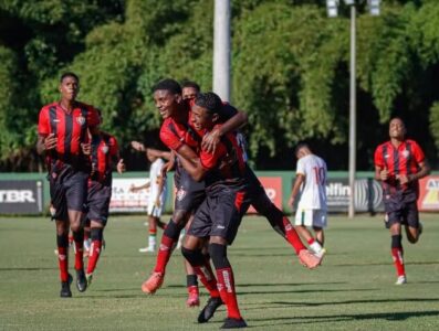 Vitória goleia Sampaio Corrêa por 5 a 0 pelo Brasileiro Sub-20 da Série B