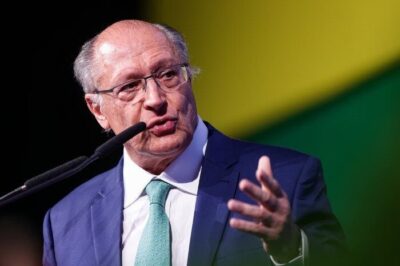 Governo vai trabalhar para reverter taxação dos EUA, diz Alckmin