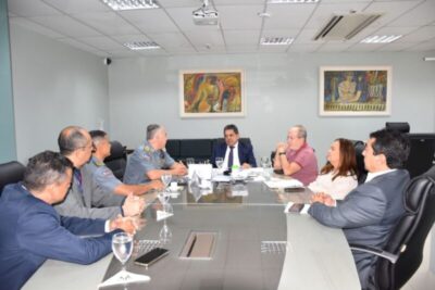 PGJ recebe comandante-geral da PM
