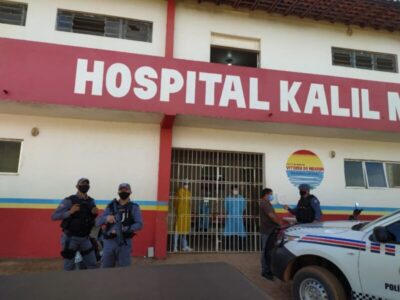 Covid-19: Vereadores tentam invadir hospital, mas são barrados pela polícia em hospital de Vitória do Mearim.