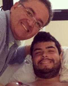 Senador Roberto Rocha ao lado do filho, Paulo, na luta pela vida!