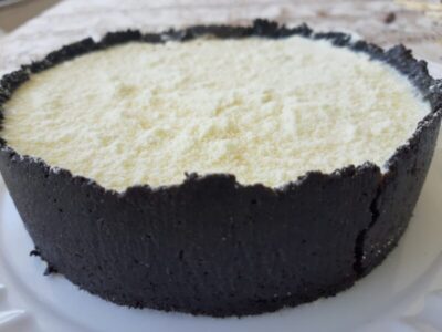 Aprenda a fazer uma deliciosa Torta de oreo com recheio de creme de leite ninho