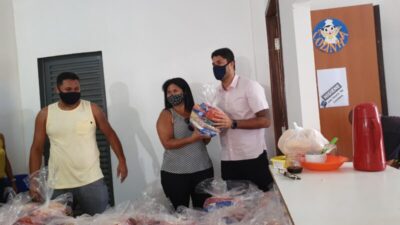 Roberto Rocha Júnior entrega cestas básicas a comunidades carentes de São Luís