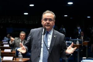 Roberto Rocha diz que seus inimigos são os números da pobreza e afirma aliança com os políticos contrários ao grupo socialista de Flávio Dino no Maranhão