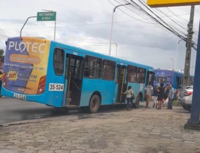 Outra lata velha no prego atrapalhando o trânsito…