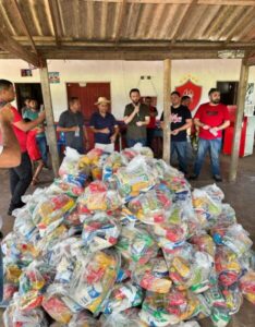 O médico Dr. Leonardo Sá realizou ação social no bairro de Pacas no último sábado em Pinheiro