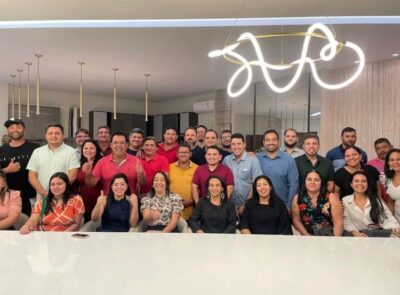 Imagem da semana: Prefeito Raimundinho da Audiolar alinhado com seu grupo político