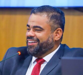 Justiça manda blog apagar fake news contra Paulo Victor em 24horas
