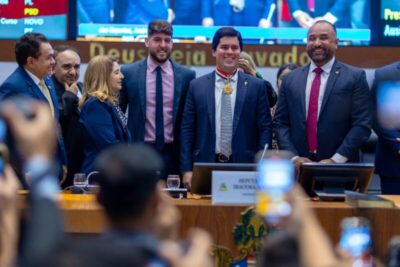 Assembleia condecora ministro André Fufuca com Medalha Manuel Beckman