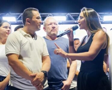 Ana Paula, Senadora SEM VOTO, faz discurso mentiroso em Pinheiro