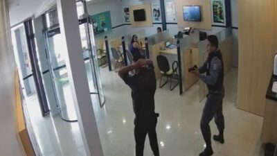 Vídeo – Homem disfarçado de policial assalta agência bancária em Pinheiro