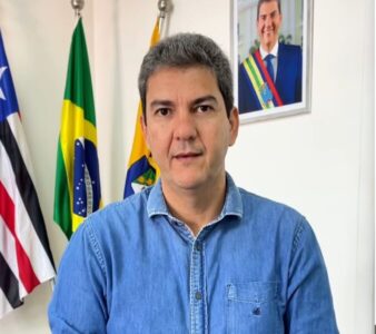 Braide volta a dar exemplo e veta aumento do próprio salário