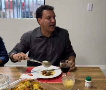 Camarão vai em Paço comer cozidão com Fred