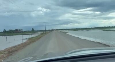 Morador grava vídeo falando do avanço nas obras da Travessia da Baixada, que ligará Anajatuba a São João Batista.