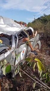 Acidente na BR-402 deixa mortos após Hilux capotar