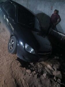 Buraco em rua da Boa Fé causa transtornos e acidentes há mais de 5 meses, em Barreirinhas