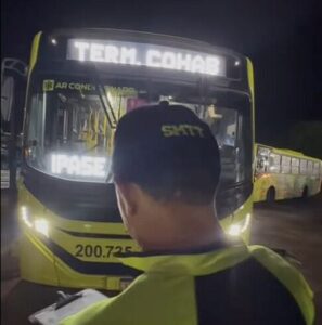 Ônibus precisou pegar fogo para prefeitura fiscalizar empresa de transporte
