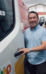 Prefeito André da Ralpnet recebe ambulância OKM para reforçar a saúde pública de Pinheiro