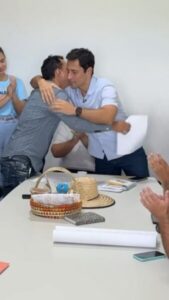 Deputado Federal Duarte Jr é homenageado por fisioterapeutas de Barreirinhas pela aprovação do piso salarial da categoria