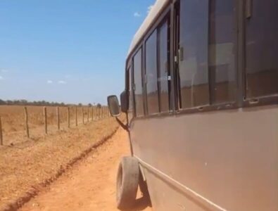 Ônibus que transportava alunos em Vila Nova dos Martírios saca roda e quase causa um desastre