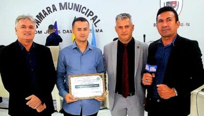 ERNANDO COELHO, ex prefeito de Bom Jesus das Selvas por 2 mandatos e atual vereador presidente da câmara da cidade, realizou na última sexta-feira, uma importante sessão para homenagear com moção de aplausos