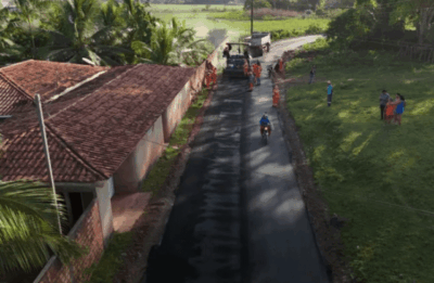 Moradores comemoram asfaltamento da estrada que liga Vila do Meio ao Mojó, em Bequimão