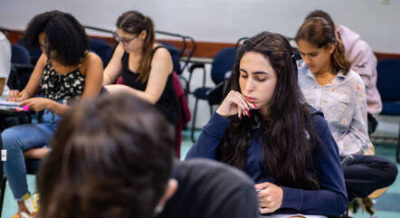 Prévia da inflação volta a acelerar em fevereiro, com alta das mensalidades escolares