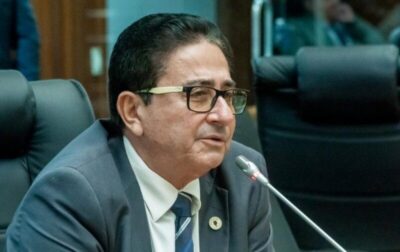 Hemeterio Weba solicita retomada de reforma de escola em Presidente Médici